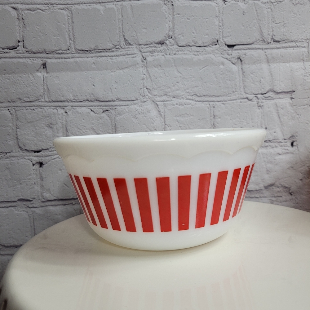 Hazel Atlas 1950s Red Candy Stripe Serving Mixing Bowl with Scalloped Edge